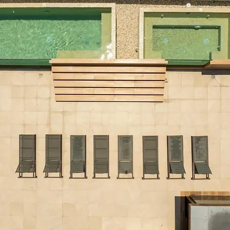 Luxury & Central Apt W/ Rooftop Infinity Pool
